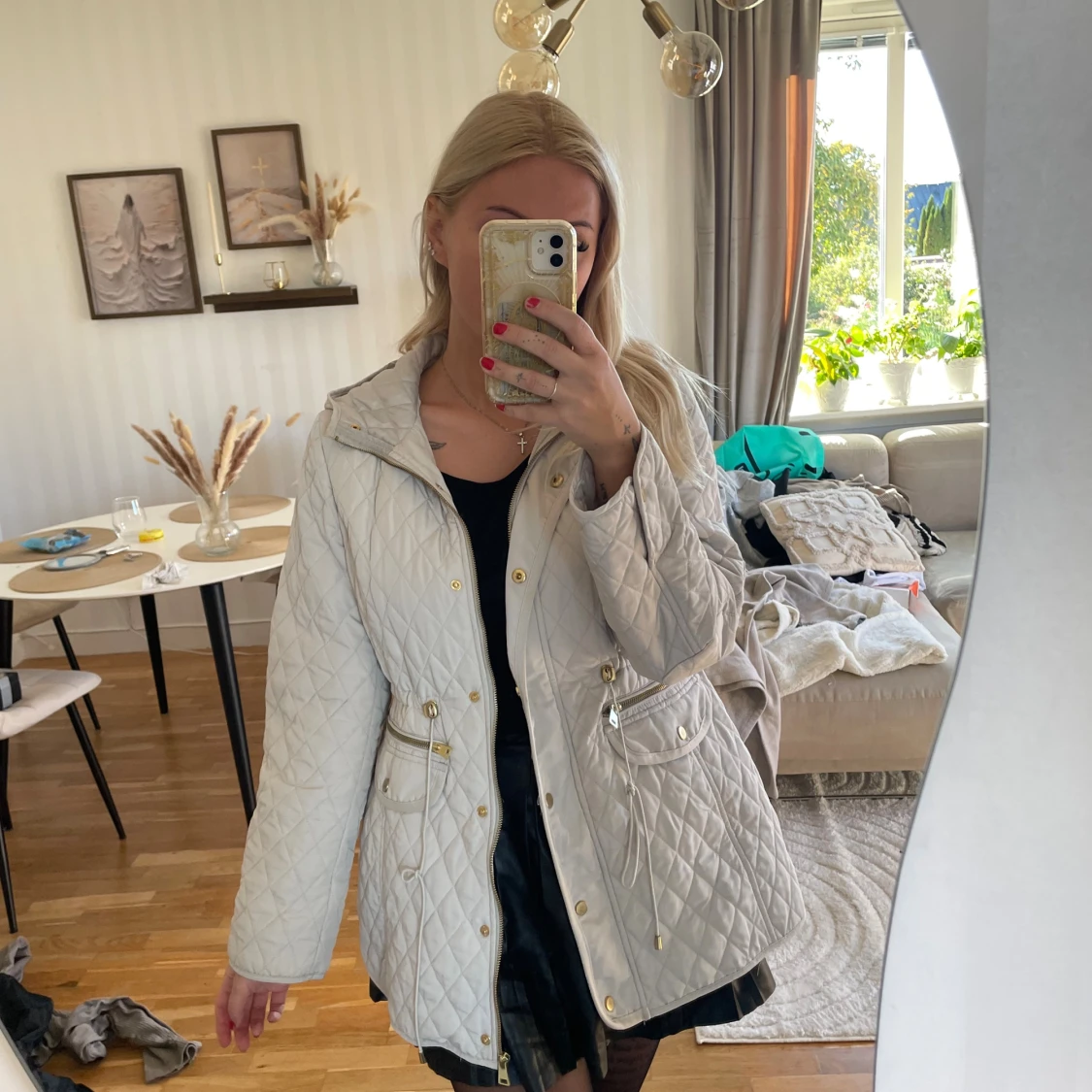 Quiltad beige jacka med huva, M - 1