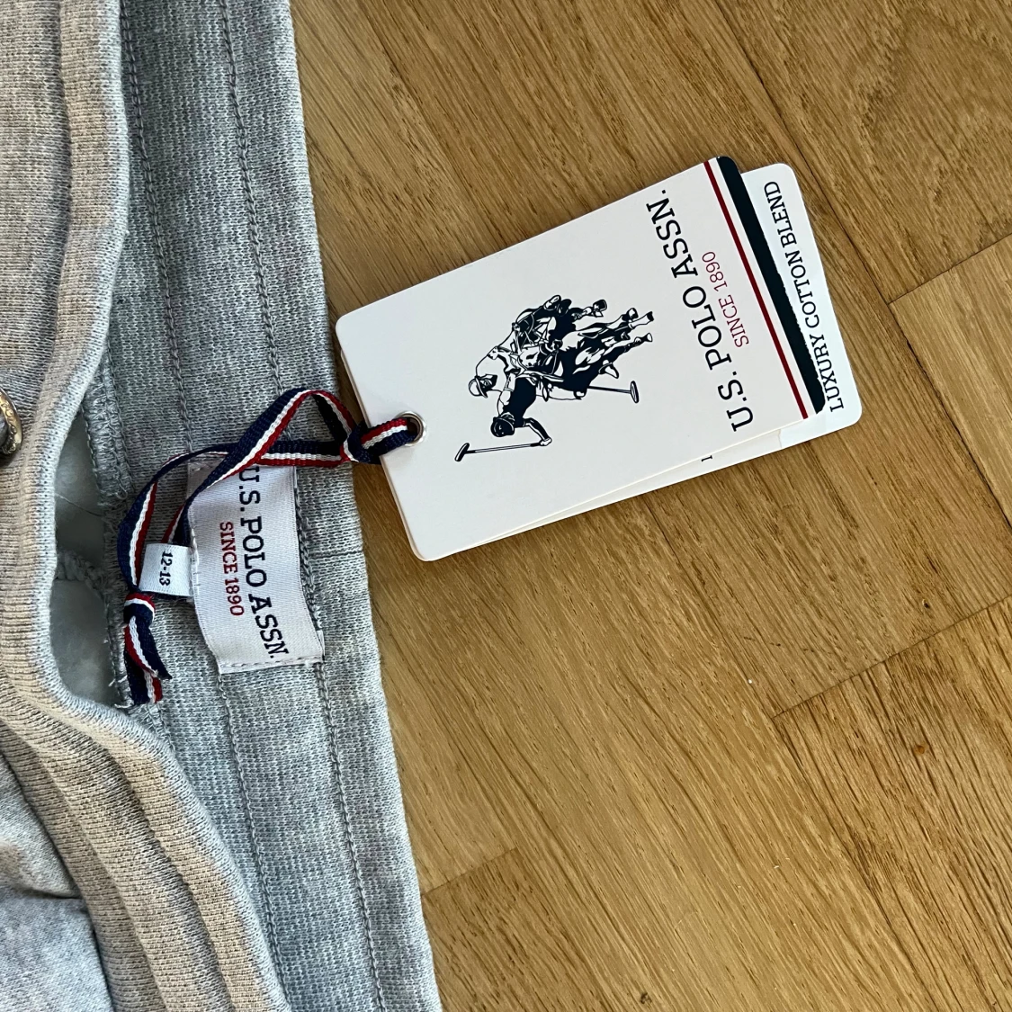 Grå mjukisbyxor från U.S. Polo Assn. - 2