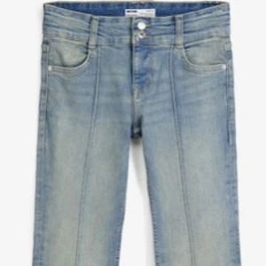 Bootcut jeans Bershka - Snygga jeans från bershka. Storlek 32. Den är använda några få gånger, och inga defekter 💕🫶🏻