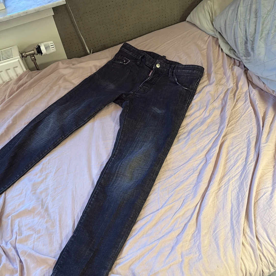 Mörkblå Dsquared2 jeans, stl 46