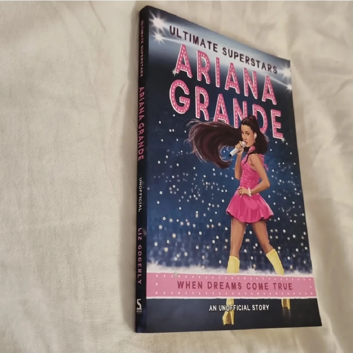 Ultimate Superstars: Ariana Grande - When Dreams Come True - 1