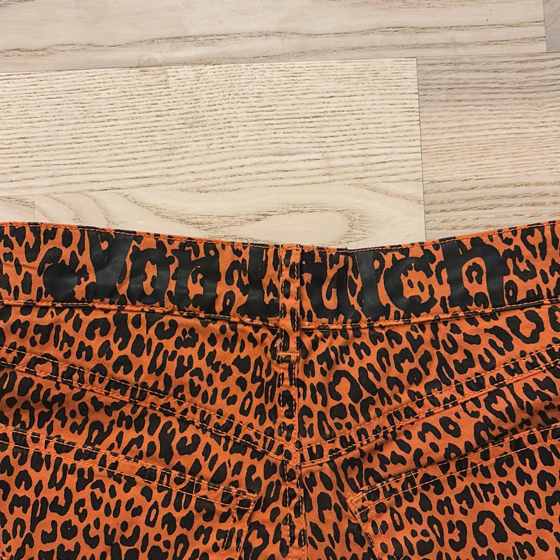 Leopardmönstrade shorts från Von Dutch - 3