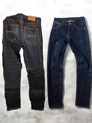 Nudie jeans dry selvage steady eddie - Ett par sällsynta dry selvage nudie jeans som förändrar utseende under användning | när förändringen är färdig säljs jeansen för runt 1500kr | resultat sista bild. storlek 28/32 | midje bredd 36 cm | längd 103,5 cm. Steady Eddie = straight.  modell som är väldigt eftertraktad och populär men säljs inte längre så väldigt sällsynta🍀skick 10/10 inga anmärkningar! Bara att skriva vid fundering eller prisförslag!