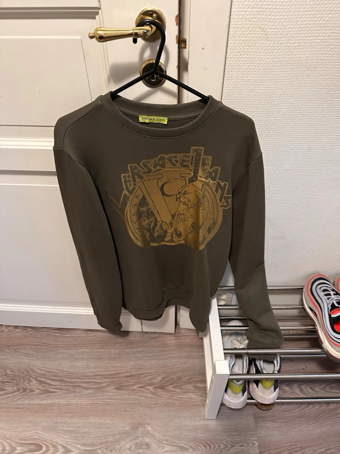 Säljer 7 stycken märkes tröjor  - 1