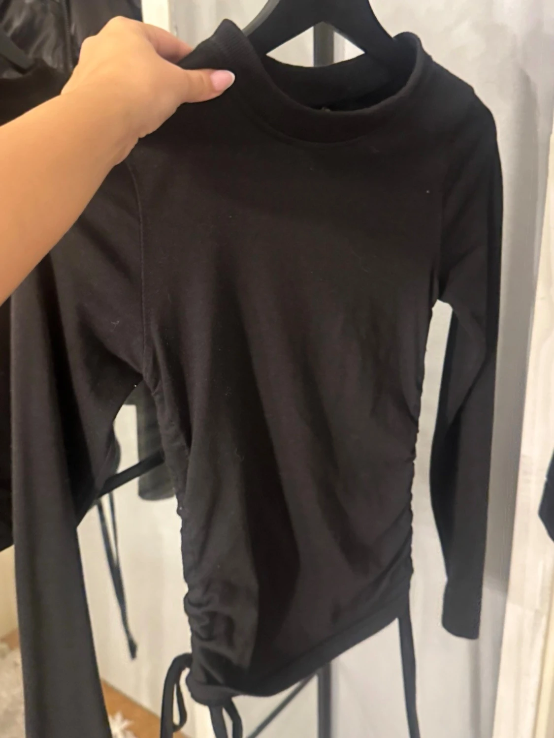 Svart långärmad topp med snörning