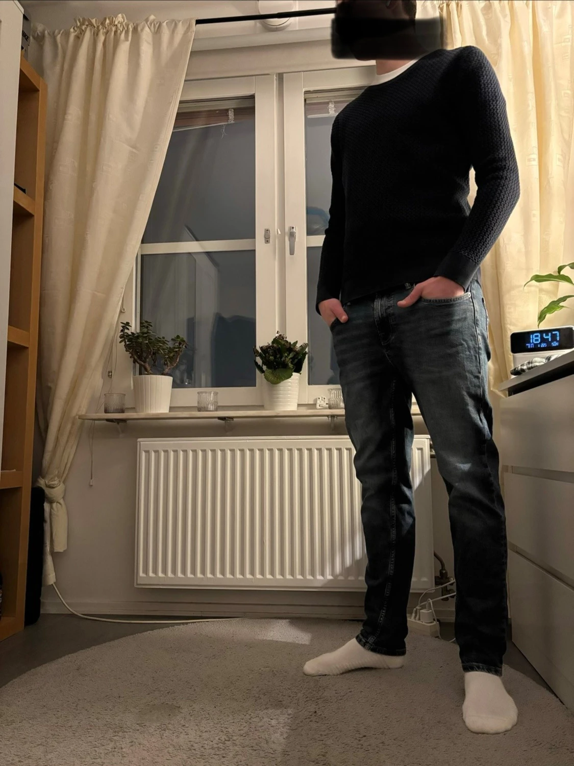 Mörkblå stickad tröja med struktur - 2