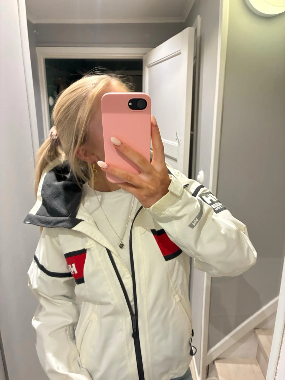 Vit vindjacka från Helly Hansen - 2