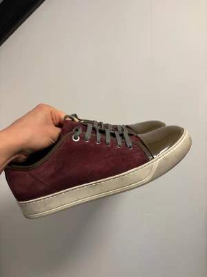 Lanvin captoes skor vinröda  - Säljer ett par vinröda Lanvin captors. Skorna är i bra skick. Storlek 8UK