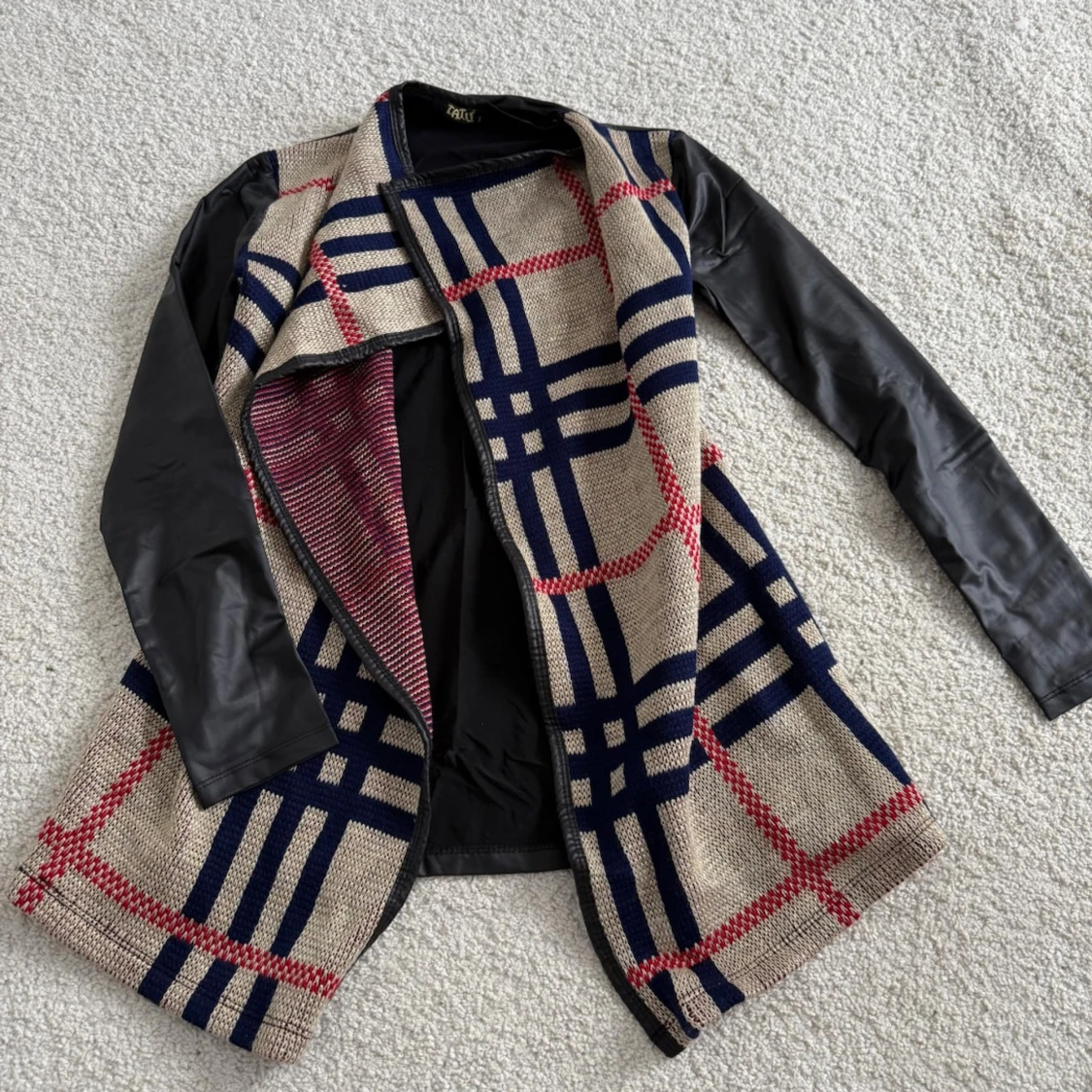 Rutig lång jacka från TATU