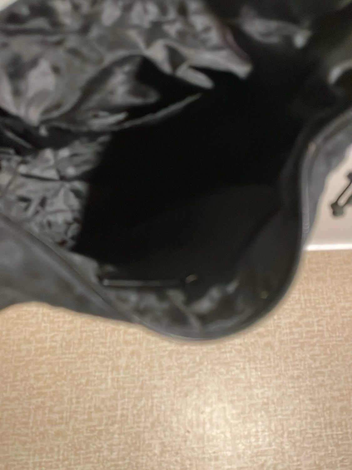 Svart axelväska med paljetter och snörning - 4