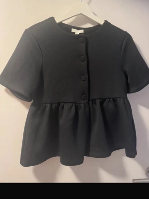 Topp från H&M - Aldrig använd innan den är i storlek Xs. Passade tyvärr inte mig. 