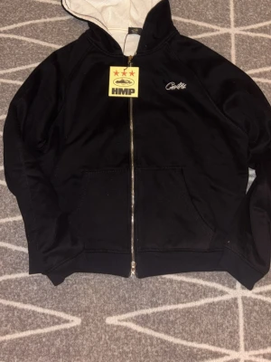 Helt ny carhart hoodie  - Helt ny carhart hoodie i färgen svart och i storlek S oanvänd 