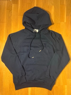Ami Paris Hoodie - Mörkblå mycket bra skick 🔵