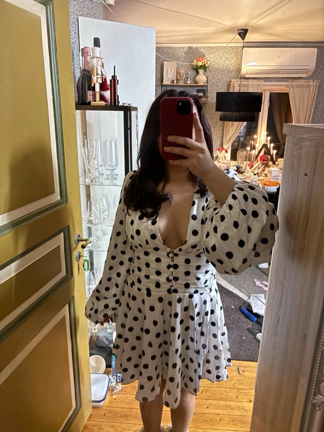 Vit kortklänning med svarta prickar - 1