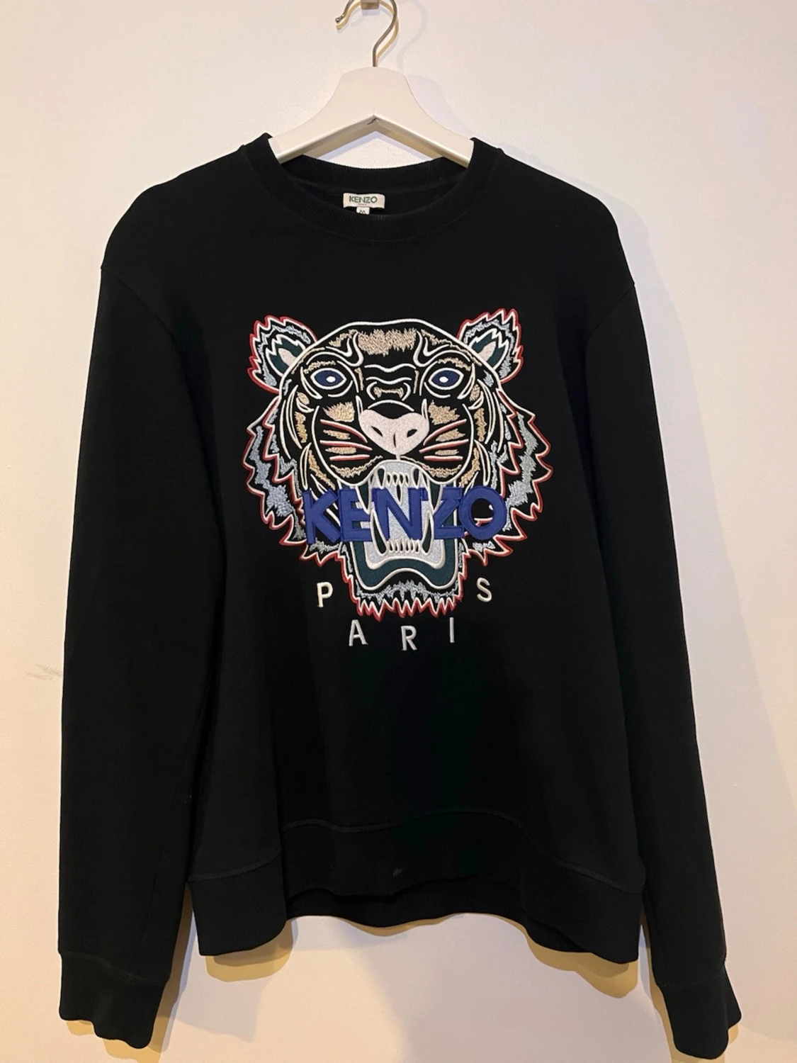 Svart sweatshirt med tiger från Kenzo