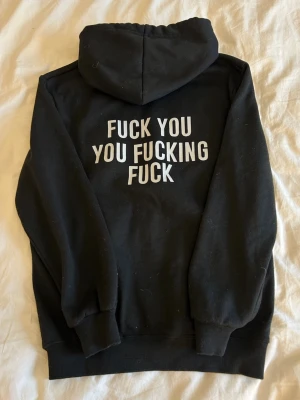 Hoodie - Hoodie med lite roligt och unikt tryck. Strl S, passar även XS. 