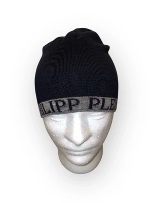 Philipp Plein Mössa- Mörkblå, One size  - Helt ny.Fin replika med hög kvalitét. One size. Pris: 449kr. Först till kvarn. Skickas direkt inom 24h