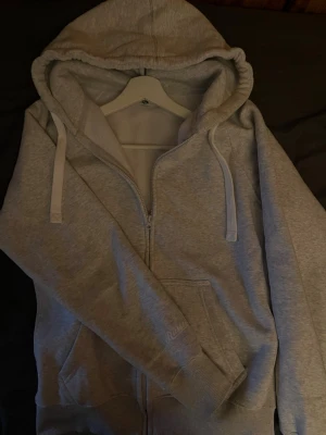Russe Hoodie - Hoodie ifrån Russemerch 🇳🇴 priset är ej hugget i sten! endast använd fåtal gånger.