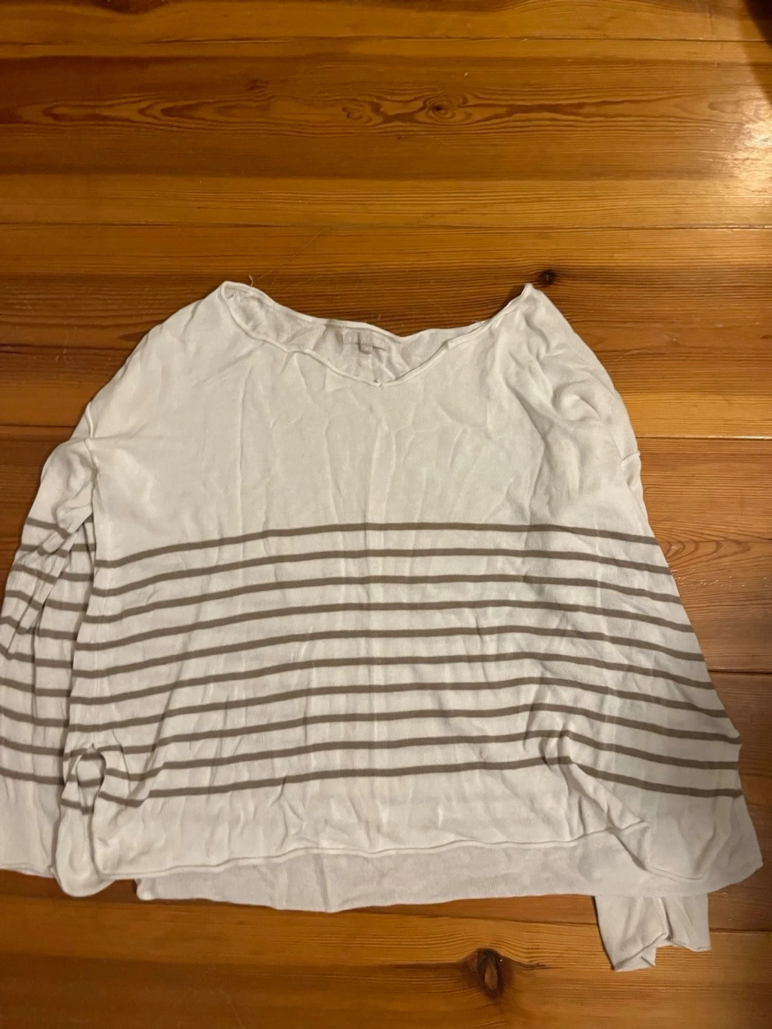 Vit långärmad tröja med ränder - 1