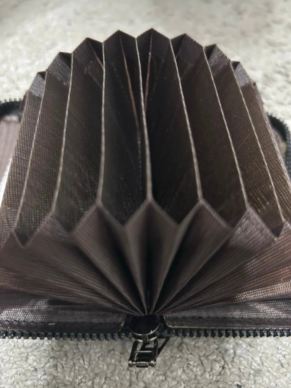 Svart plånbok med M mönster - 2