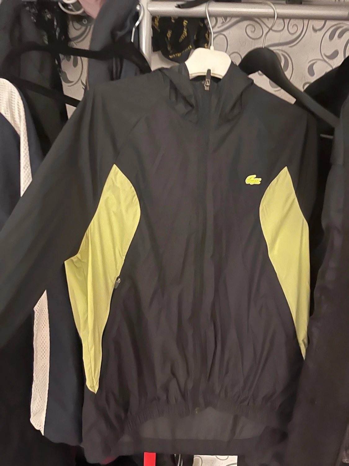 Svart och gul vindjacka från Lacoste - 3