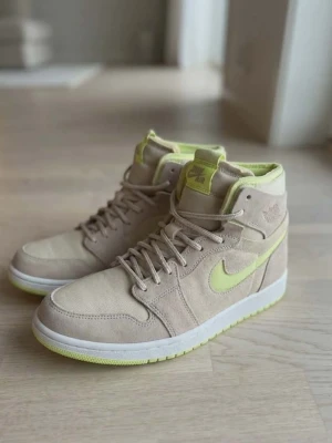 Nike Air Jordan 1 Zoom Air CMFT - Superfina, i nyskick! Endast provade.  Storlek 42.