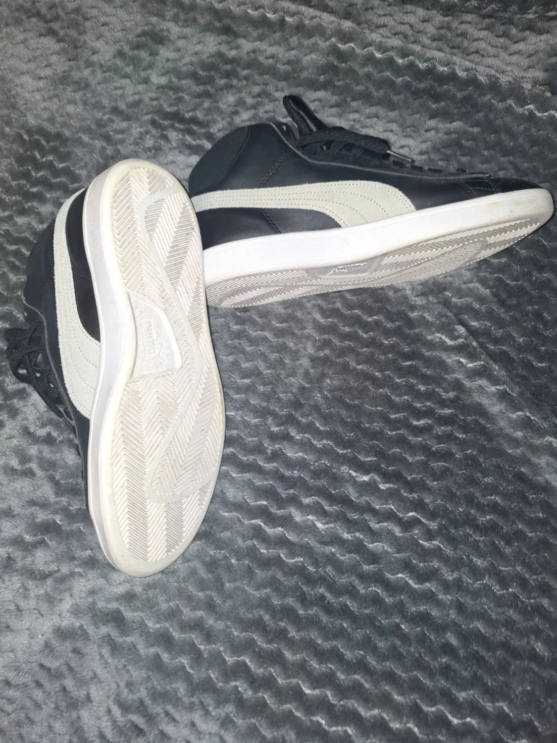 Svarta Puma sneakers med vita detaljer - 2