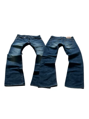 Blåa Rare Levis 507 Bootcut Jeans Storlek W28 L34 - Mycket fina Levis Jeans i blå färg. | Jeansen är i mycket bra skick och sparsamt använda. |  Äkta som allt annat jag säljer! ✅ |  Storlek: W28 L34 | Skick: Mycket Bra Skick | Färg: Blå | Märke: Levis | Modell: Jeans |   Hör gärna av dig vid frågor så svarar jag så fort jag kan! 😁 |  (SKU - 232)