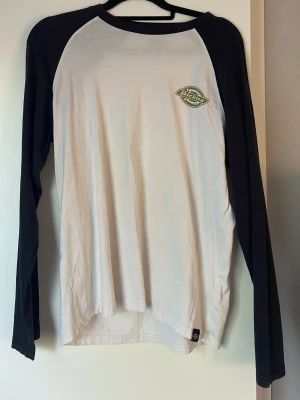 Dickies tröja - Säljer min dickies tröja i storleken S💞