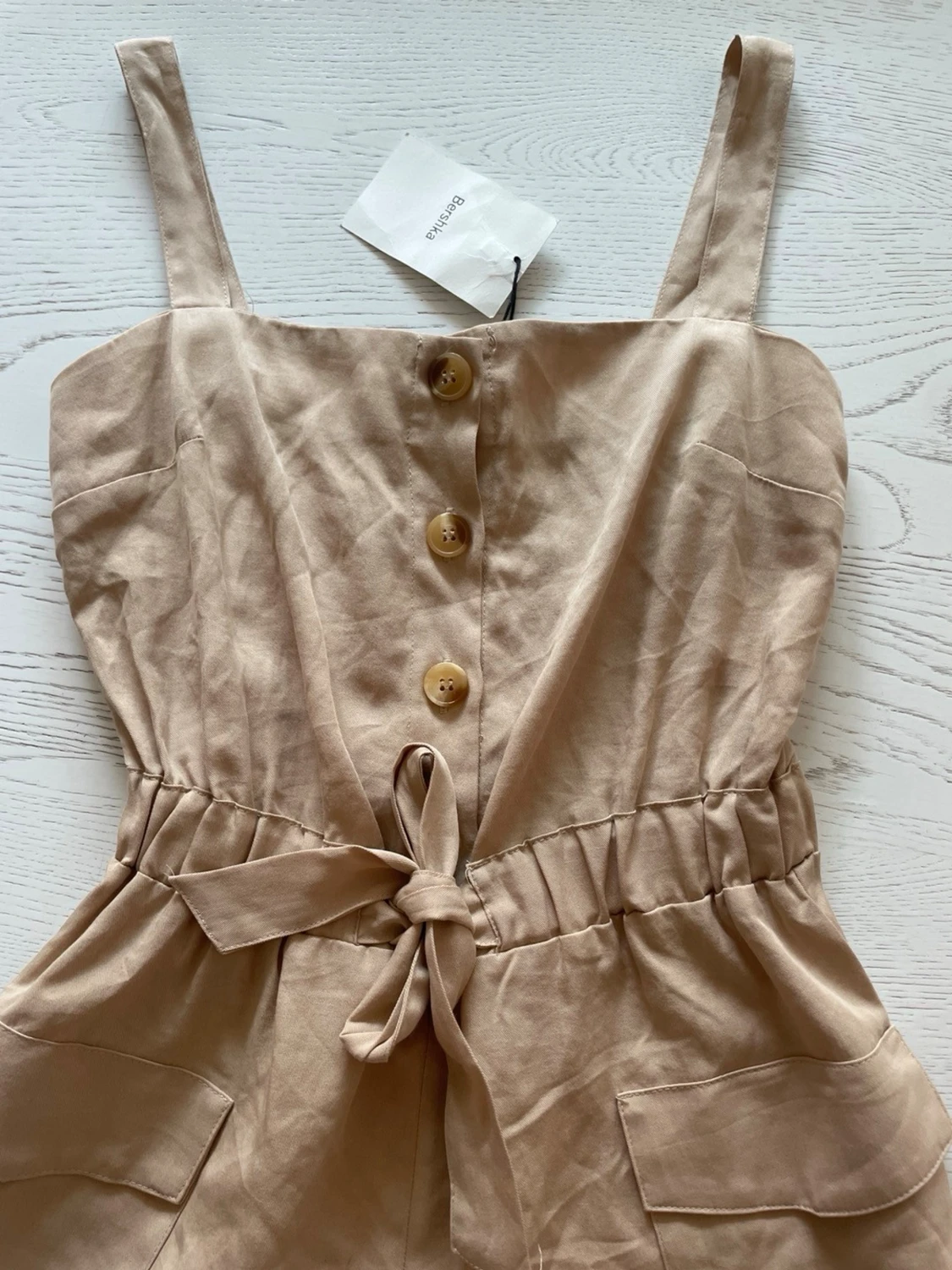 Beige kort jumpsuit med knappar - 2