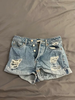 Shorts - Jättefina shorts med hål🩵