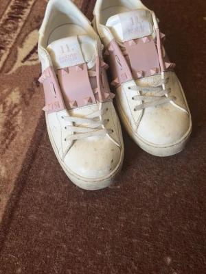 Valentino skor - Rosa valentino skor, storlek 36,5. Pris kan diskuteras.
