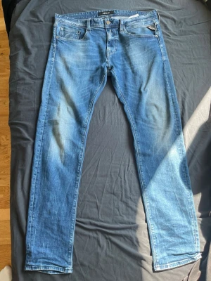 Replay jeans  - Säljer minna replay jeans i storlek w32, dem är i fint skick med inga hål eller skador.