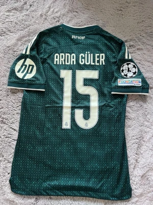 Real Madrid 26/27 Arda Güler - En Real Madrid 26/27 Arda Güler spelar version, storlek L