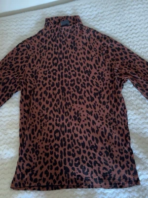Leopard tröja - Super fin leopard tröja. All övrig info står nedanför. 💌