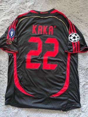 Milan 06/07 Kaká  - En Ac Milan tröja från 06/07 med Kaká, storlek L 
