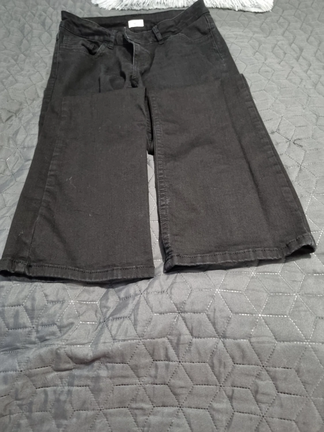 Svarta utsvängda jeans från Nelly  - 4