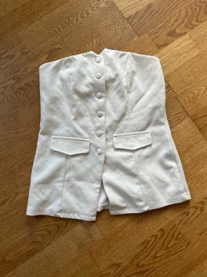 Vit topp - En basic vit topp från primark, aldrig använd