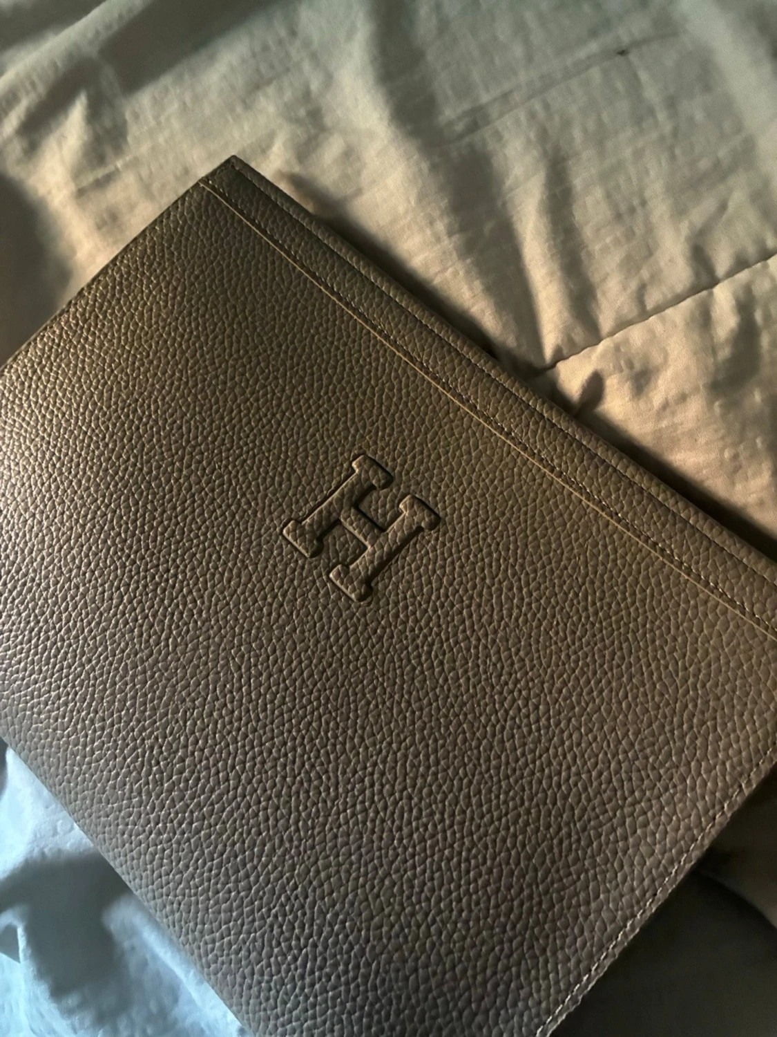 Beige kuvertväska i skinn - 3