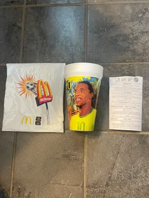 McDonald’s VM-mugg Ronaldinho  - Säljer en riktigt eftertraktad McDonald’s VM-plastmugg från 2026 med Ronaldinho. 🏆⚽ Perfekt för samlare eller fotbollsfans! | Skick: Helt ny 10/10! | Pris: 119 kr | Skriv vid minsta fundering 🤔 