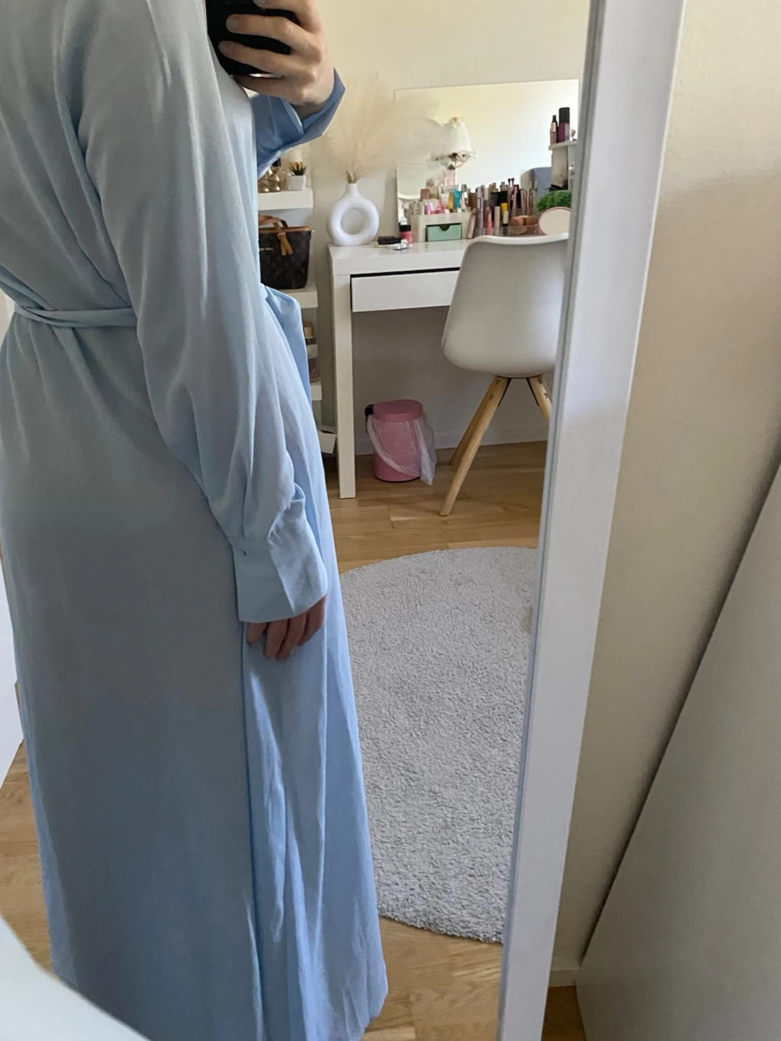 Ljusblå långklänning med knyt i midjan - 5