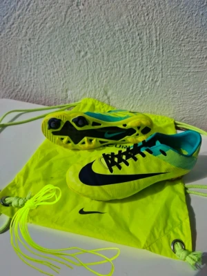 Nike Mercurial Vapor Superfly III FG  - Nike Mercurial Vapor Superfly III FG     Skick: 8/10 Storlek: 44 Produktkod: 441972-754 