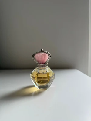 One Direction Our Moment - Se bilder för mängd och slitage. 
