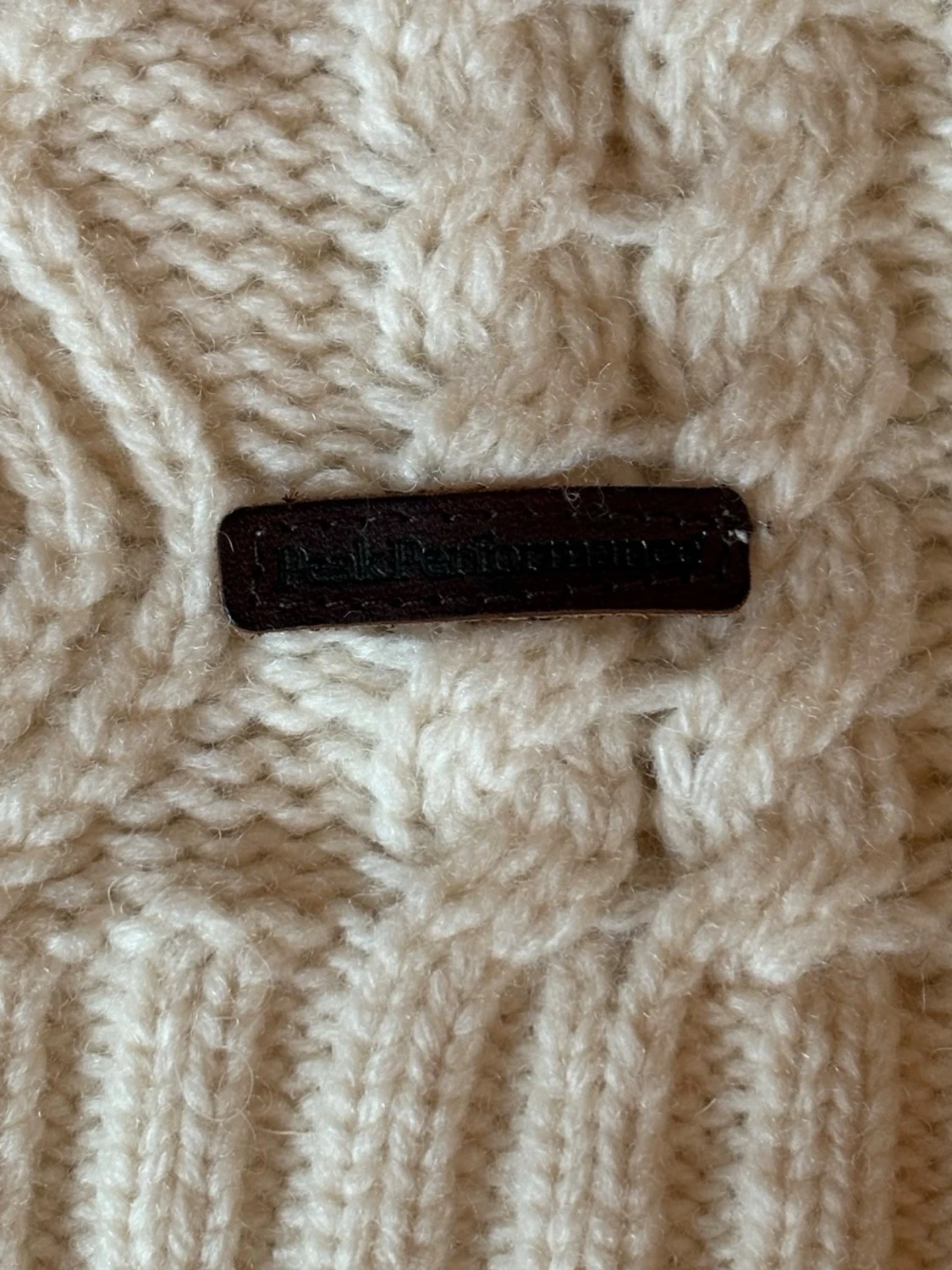 Peak Performance Stickad - 2