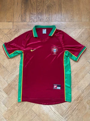 Portugal 1998 World Cup Jersey  - Portugal 1998 World Cup VM Nike Home jersey Portugal  Size S (works like an M)