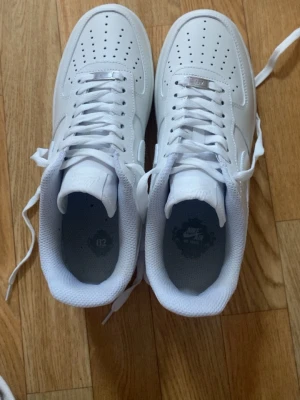 Air Force 1 vit low - Sköna och klassiska skor som passar med alla outfits 