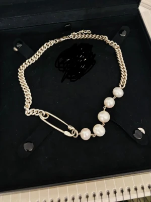 Maria nilsdotter halsband  - Nypris 7800kr inte använt mycket 
