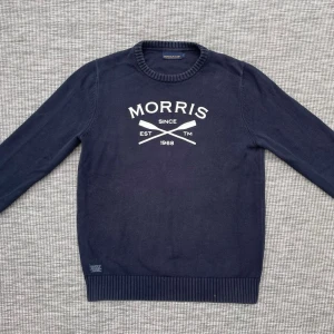 Stickad Morris tröja - Säljer nu denna riktigt snygga Morris tröja!🙌 Skick:9/10🌟 Storlek: L🤝 Hör gärna av er vid funderingar!🤗