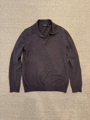 J Lindeberg stickad långärmad piké - Stickad långärmad piké från J Lindeberg - Storlek M sitter som S/XS - Skick 9/10 - 100% Merino ull