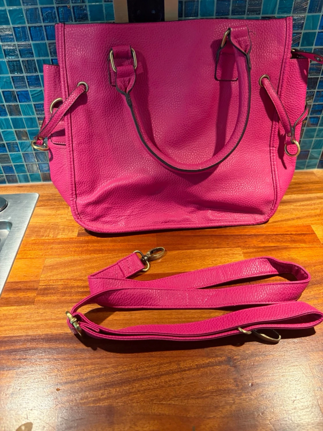 Rosa handväska med axelrem - 1